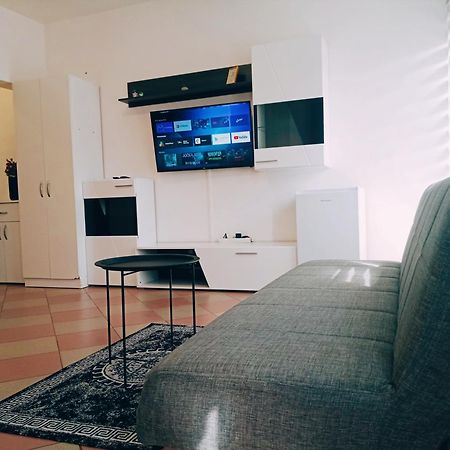 Easy Check In Apartments 021 Vladika Нови-Сад Экстерьер фото